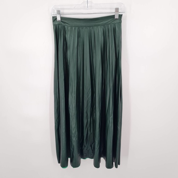 Zara green faux leather pleated maxi skirt size XS. - Picture 2 of 7